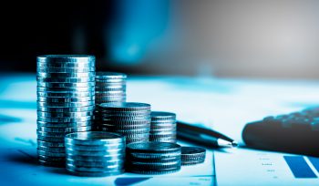 Um funcionário público cumprindo a lei de responsabilidade fiscal