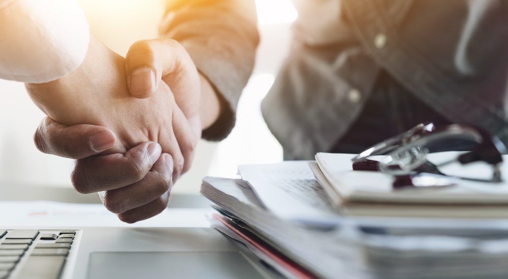 Como se realiza a fusão empresarial indireta