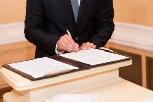 Qual é a diferença entre licitação e pregão?