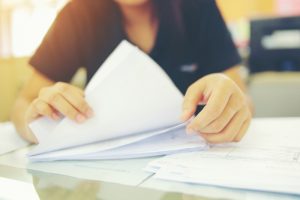Qual é a diferença entre uma ação ordinária e preferencial?