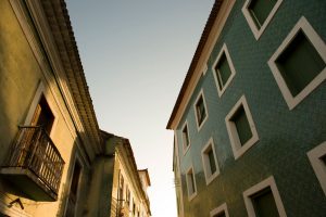 Fachadas históricas em São Luís do Maranhão ao entardecer