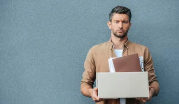 Profissional em demissão por abandono de emprego